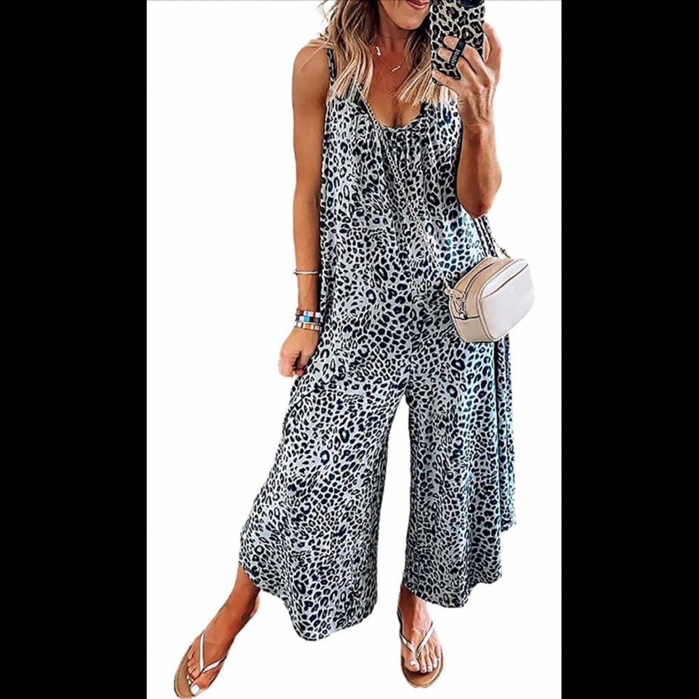 Women’s medium loose wide leg jumpsuit- leopard. It runs big